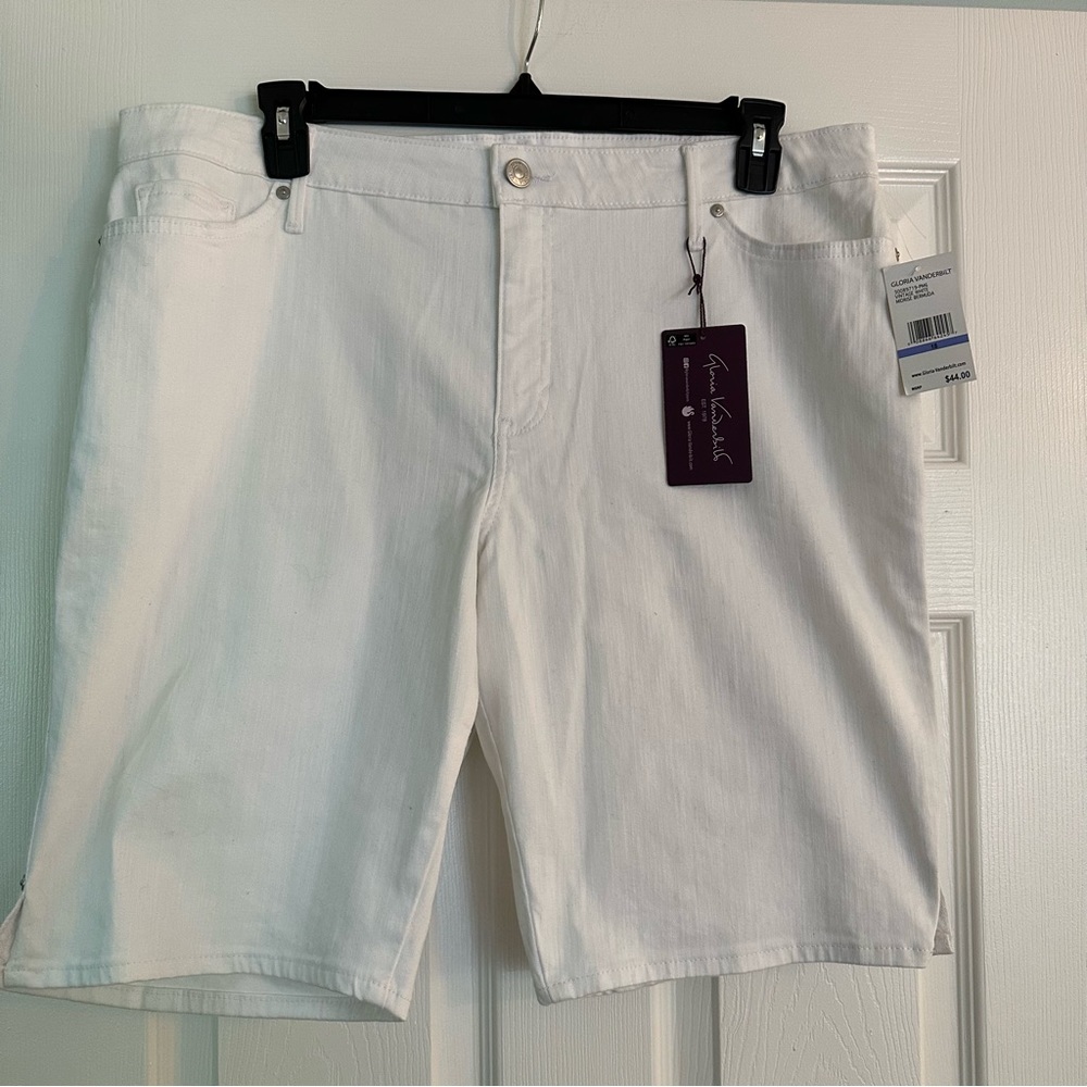 NWT Size 18 Gloria Vanderbilt white stretch denim bermuda shorts